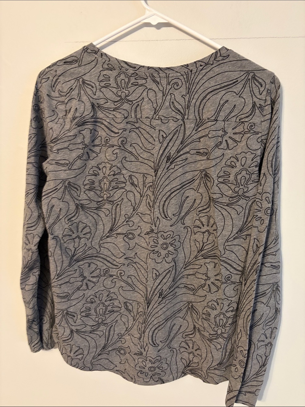 Ann Taylor LOFT Gray Floral-Print Long Sleeve Tee - Charcoal Outline. Med. - Picture 5 of 5